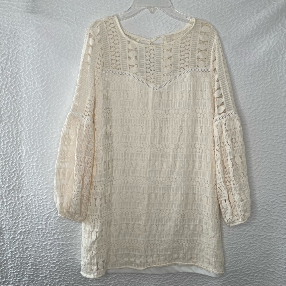 Hummingbird Embroidered Long Sleeves Tops. Size Small